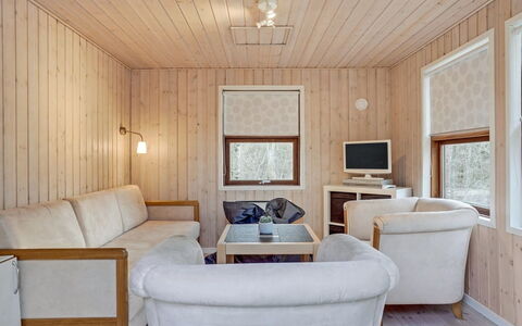 Swarte - 30Km from the Sea: Hout, Flooring, Interieur Ontwerp, Meubilair, Verdieping, Kamer, Plafond, Huis, Woonkamer, Beits