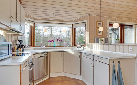 Swarte - 30Km from the Sea: Interieur Ontwerp, Hout, Plafond, Keuken, Countertop, Lichte Inrichting, Verlichting, Huis, Cabinetry, Flooring
