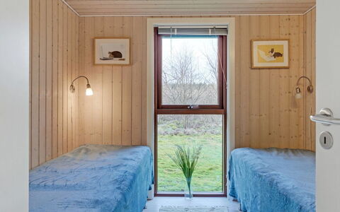 Swarte - 30Km from the Sea: Hout, Slaapkamer, Plafond, Flooring, Verdieping, Interieur Ontwerp, Bed, Kamer, Laken, Bedding