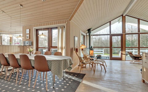 Swarte - 30Km from the Sea: Hout, Plafond, Interieur Ontwerp, Meubilair, Flooring, Verdieping, Woonkamer, Huis, Stoel, Keuken En Eettafel