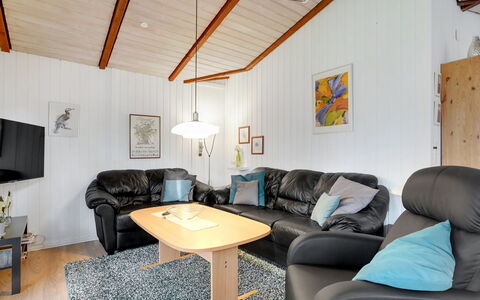 Massie - 30Km from the Sea: Interieur Ontwerp, Meubilair, Hout, Bankstel, Flooring, Plafond, Verdieping, Woonkamer, Kamer, Huis