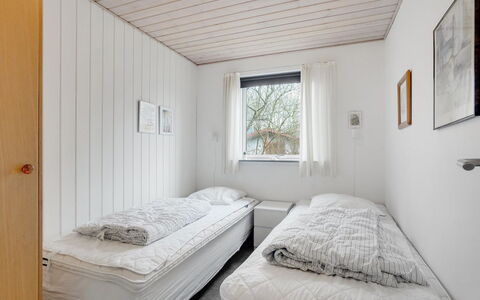 Massie - 30Km from the Sea: Slaapkamer, Bed, Muur, Hout, Bedding, Laken, Plafond, Interieur Ontwerp, Verdieping, Bed Frame