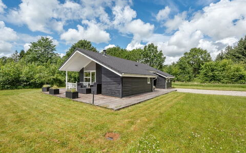 Estrid - 30Km from the Sea: Dak, Huis, Huis, Verblijf, Deur, Siding, Dek, Veranda, Plank, Hardwood