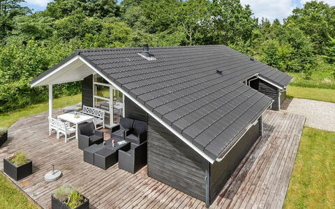 Estrid - 30Km from the Sea: Dak, Huis, Huis, Verblijf, Deur, Siding, Dek, Veranda, Plank, Hardwood