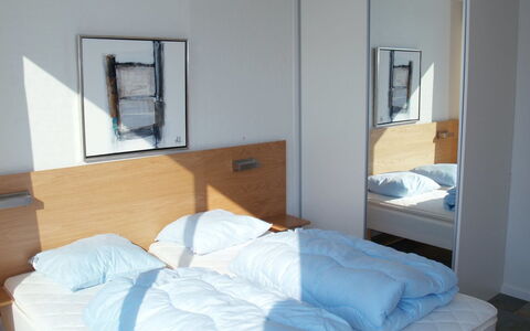 Enna - 2Km from the Sea: Bed, Slaapkamer, Laken, Bedding, Meubilair, Hout, Interieur Ontwerp, Verdieping, Flooring, Linens
