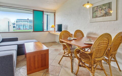 Tatianna - 500M from the Sea: Verblijf, Backyard, Werf, Garden Gebouwen, Schuur, Siding, Buitenmeubels, Blokhut, Outdoor Structuur, Keet