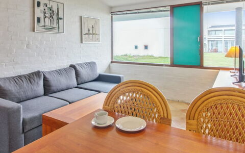 Apostol - 500M from the Sea: Blauw, Struik, Verblijf, Groundcover, Tuin, Landgoed, Schaduw, Landscaping, Boerderij, Eco Hotel