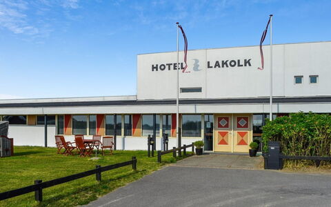 Apostol - 500M from the Sea: Blauw, Struik, Verblijf, Groundcover, Tuin, Landgoed, Schaduw, Landscaping, Boerderij, Eco Hotel