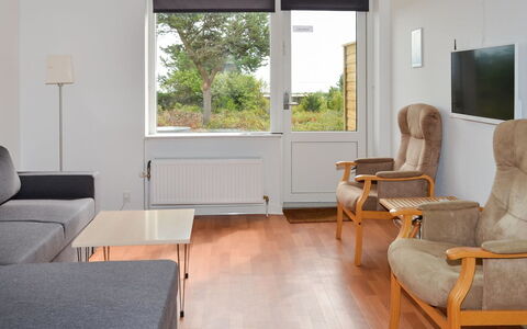 Deetje - 5Km from the Sea: Meubilair, Interieur Ontwerp, Flooring, Hout, Verdieping, Plafond, Houten Vloer, Stoel, Tafel, Verlichting