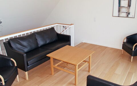Fanny - 2Km from the Sea: Meubilair, Flooring, Verdieping, Hout, Interieur Ontwerp, Houten Vloer, Bankstel, Woonkamer, Kamer, Beits