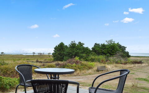 Annicka - 5Km from the Sea: Meubilair, Interieur Ontwerp, Flooring, Hout, Verdieping, Plafond, Houten Vloer, Stoel, Tafel, Verlichting