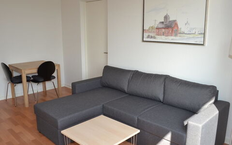 Baltser - 5Km from the Sea: Blauw, Struik, Verblijf, Groundcover, Tuin, Landgoed, Schaduw, Landscaping, Boerderij, Eco Hotel