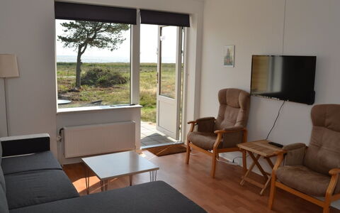 Baltser - 5Km from the Sea: Blauw, Struik, Verblijf, Groundcover, Tuin, Landgoed, Schaduw, Landscaping, Boerderij, Eco Hotel
