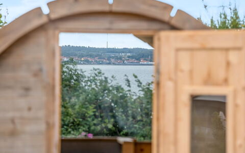 Ahmik - 200M from the Sea: Dak, Huis, Land Lot, Huis, Verblijf, Landgoed, Garden Gebouwen, Schaduw, Blokhut, Landscaping