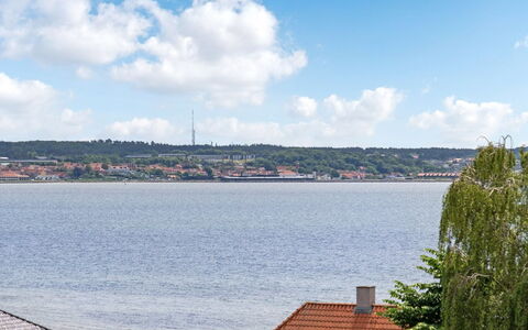 Ahmik - 200M from the Sea: Dak, Huis, Land Lot, Huis, Verblijf, Landgoed, Garden Gebouwen, Schaduw, Blokhut, Landscaping