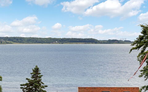 Ahmik - 200M from the Sea: Dak, Huis, Land Lot, Huis, Verblijf, Landgoed, Garden Gebouwen, Schaduw, Blokhut, Landscaping