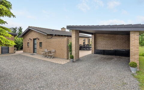 Evangelia - 1.2Km from the Sea: Dak, Huis, Land Lot, Huis, Verblijf, Landgoed, Garden Gebouwen, Schaduw, Blokhut, Landscaping