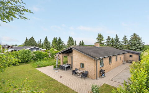 Evangelia - 1.2Km from the Sea: Dak, Huis, Land Lot, Huis, Verblijf, Landgoed, Garden Gebouwen, Schaduw, Blokhut, Landscaping