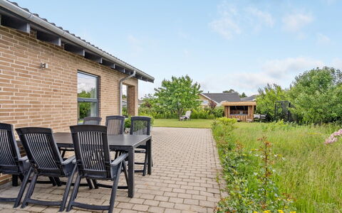 Evangelia - 1.2Km from the Sea: Dak, Huis, Land Lot, Huis, Verblijf, Landgoed, Garden Gebouwen, Schaduw, Blokhut, Landscaping