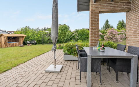 Evangelia - 1.2Km from the Sea: Dak, Huis, Land Lot, Huis, Verblijf, Landgoed, Garden Gebouwen, Schaduw, Blokhut, Landscaping