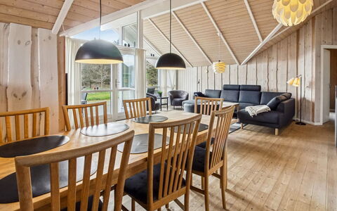 Arnika - 28Km from the Sea: Meubilair, Interieur Ontwerp, Flooring, Hout, Verdieping, Plafond, Houten Vloer, Stoel, Tafel, Verlichting