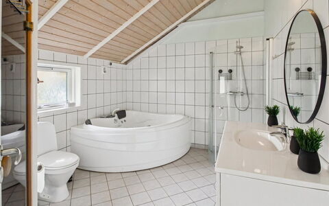 Arnika - 28Km from the Sea: Meubilair, Interieur Ontwerp, Flooring, Hout, Verdieping, Plafond, Houten Vloer, Stoel, Tafel, Verlichting