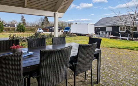 Arnika - 28Km from the Sea: Meubilair, Interieur Ontwerp, Flooring, Hout, Verdieping, Plafond, Houten Vloer, Stoel, Tafel, Verlichting