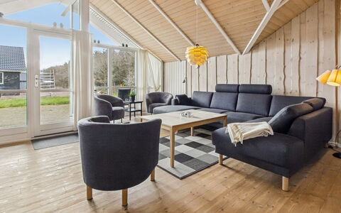 Arnika - 28Km from the Sea: Meubilair, Interieur Ontwerp, Flooring, Hout, Verdieping, Plafond, Houten Vloer, Stoel, Tafel, Verlichting