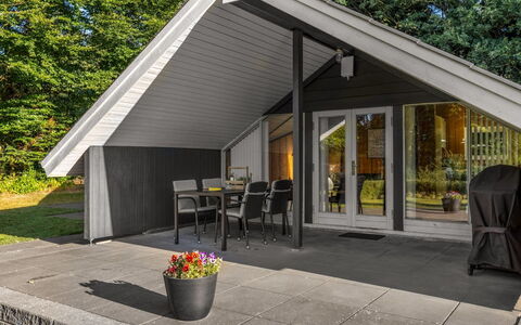 Leonard - 30Km from the Sea: Verblijf, Schuur, Garden Gebouwen, Siding, Landgoed, Schaduw, Outdoor Structuur, Hardwood, Blokhut, Eco Hotel