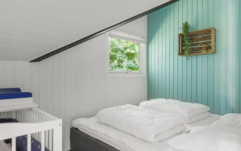 Leonard - 30Km from the Sea: Interieur Ontwerp, Hout, Verdieping, Slaapkamer, Flooring, Plafond, Bed, Bedding, Laken, Kamer