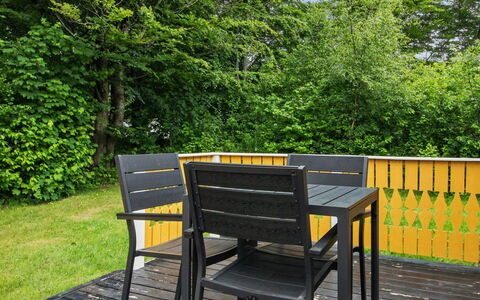 Hejne - 29Km from the Sea: Meubilair, Hout, Buitenmeubels, Stoel, Hardwood, Beits, Buitentafel, Plank, Tuin, Schaduw