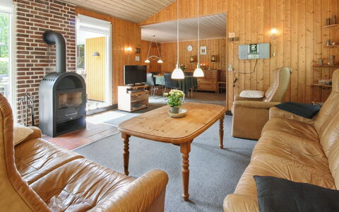 Friedeman - 29Km from the Sea: Meubilair, Interieur Ontwerp, Flooring, Hout, Verdieping, Plafond, Houten Vloer, Stoel, Tafel, Verlichting