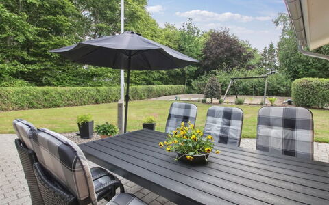 Friedeman - 29Km from the Sea: Meubilair, Interieur Ontwerp, Flooring, Hout, Verdieping, Plafond, Houten Vloer, Stoel, Tafel, Verlichting