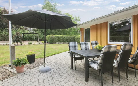 Friedeman - 29Km from the Sea: Meubilair, Interieur Ontwerp, Flooring, Hout, Verdieping, Plafond, Houten Vloer, Stoel, Tafel, Verlichting