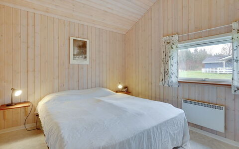Tatti - 30Km from the Sea: Hout, Plafond, Interieur Ontwerp, Flooring, Verdieping, Slaapkamer, Huis, Bed, Kamer, Laken