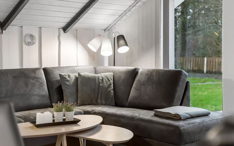 Liljana - 30Km from the Sea: Interieur Ontwerp, Meubilair, Woonkamer, Kamerplant, Bankstel, Bloempot, Kussen Gooien, Lamp, Hoofdkussen