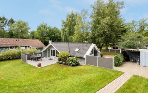 Liljana - 30Km from the Sea: Meubilair, Interieur Ontwerp, Flooring, Hout, Verdieping, Plafond, Houten Vloer, Stoel, Tafel, Verlichting
