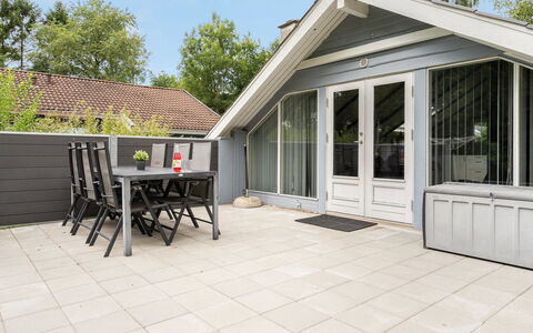 Liljana - 30Km from the Sea: Meubilair, Interieur Ontwerp, Flooring, Hout, Verdieping, Plafond, Houten Vloer, Stoel, Tafel, Verlichting