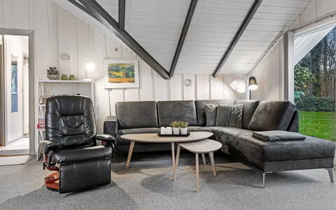 Liljana - 30Km from the Sea: Meubilair, Interieur Ontwerp, Flooring, Hout, Verdieping, Plafond, Houten Vloer, Stoel, Tafel, Verlichting