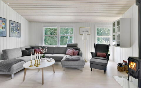 Brune - 30Km from the Sea: Meubilair, Bankstel, Interieur Ontwerp, Woonkamer, Flooring, Verdieping, Huis, Houten Vloer, Kamer