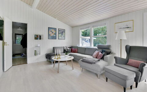 Brune - 30Km from the Sea: Interieur Ontwerp, Hout, Meubilair, Flooring, Huis, Woonkamer, Verdieping, Plafond, Houten Vloer, Bankstel