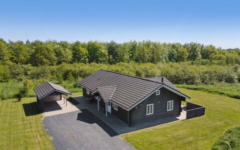 Quanna - 30Km from the Sea: Architectuur, Dak, Huis, Samengesteld Materiaal, Daylighting, Siding, Oprit