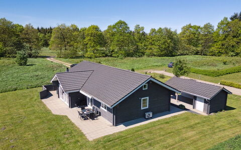 Quanna - 30Km from the Sea: Architectuur, Dak, Huis, Samengesteld Materiaal, Daylighting, Siding, Oprit