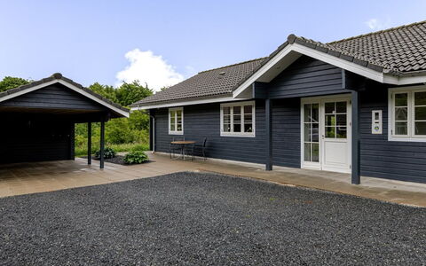 Quanna - 30Km from the Sea: Architectuur, Dak, Huis, Samengesteld Materiaal, Daylighting, Siding, Oprit