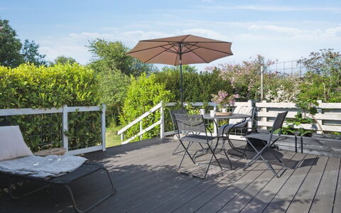 Lelle - 350M from the Sea: Zwembad, Buitenmeubels, Meubilair, Toevlucht, Flagstone, Eco Hotel, Schaduw, Stoel, Vrije Tijd, Landgoed