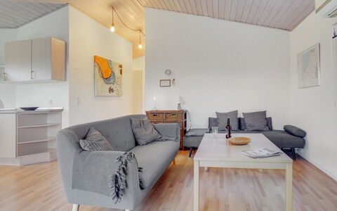 Clarissa - 300M from the Sea: Meubilair, Interieur Ontwerp, Flooring, Bankstel, Verdieping, Muur, Woonkamer, Hout, Plafond, Kamer