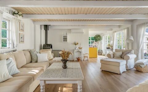 Gunnulf - 750M from the Sea: Interieur Ontwerp, Bankstel, Hout, Plafond, Meubilair, Flooring, Woonkamer, Verdieping, Huis, Houten Vloer