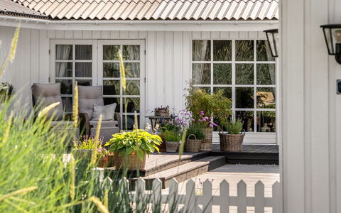 Gunnulf - 750M from the Sea: Struik, Bloempot, Huis, Huis, Tuin, Verblijf, Deur, Siding, Kamerplant