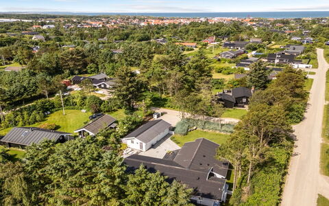 Gunnulf - 750M from the Sea: Woongebied, Buurt, Voorstad, Landschap, Huis, Land Lot, Stedelijk Ontwerp, Vogelperspectief, Landgoed, Luchtfotografie