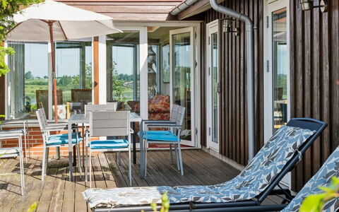 Eleana - 300M to the Fjord: Hout, Dak, Architectuur, Huis, Huis, Verblijf, Siding, Hardwood, Helling, Landgoed